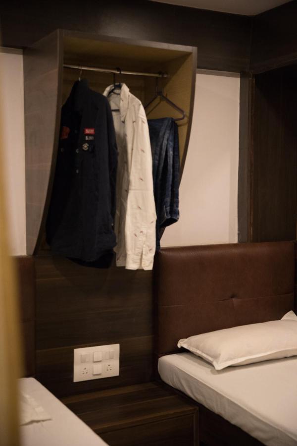 Hotel Alibaba Mumbai Exterior photo