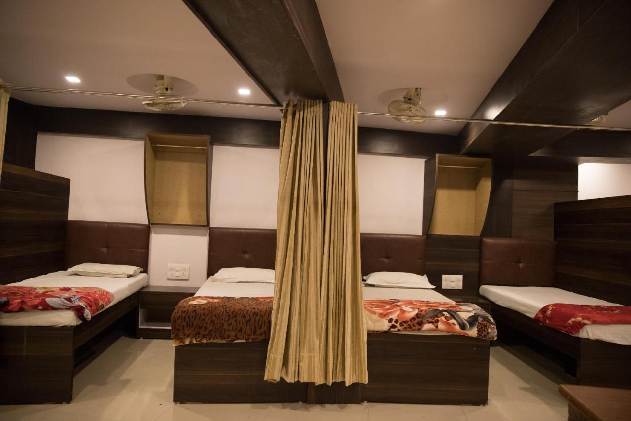 Hotel Alibaba Mumbai Exterior photo