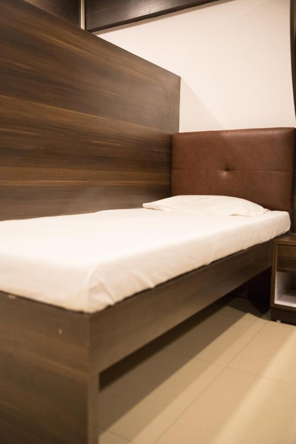 Hotel Alibaba Mumbai Exterior photo