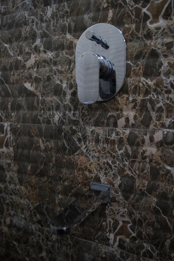 Hotel Alibaba Mumbai Exterior photo